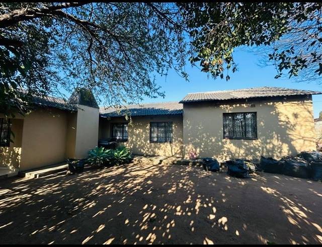 4 BEDROOM HOUSE FOR SALE IN NORKEM PARK